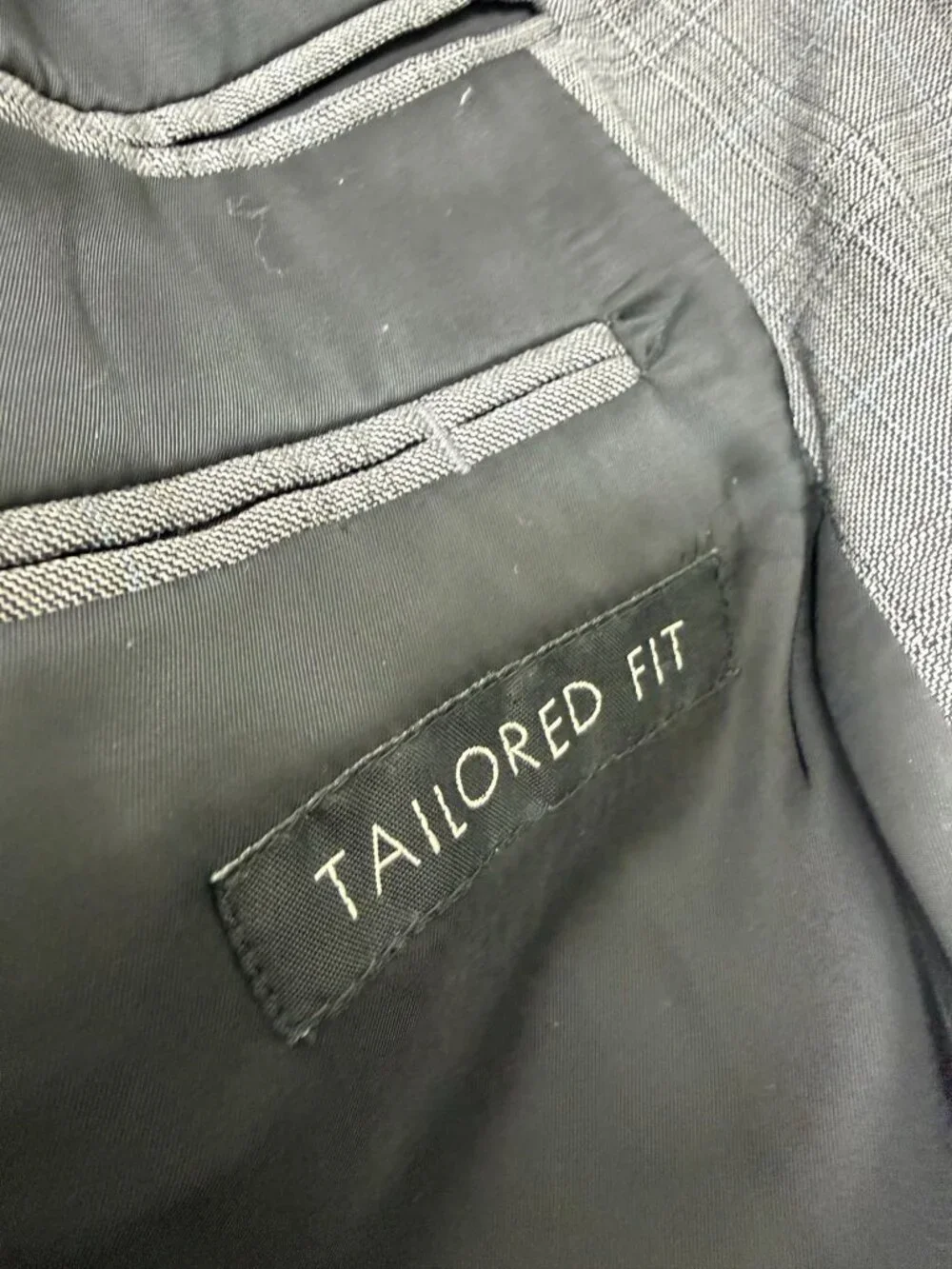 Jos A Bank 2 Piece Suit Traveler's Collection 46L Blazer 40X30 Pants Plaid Gray